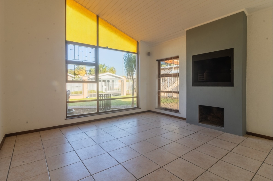 5 Bedroom Property for Sale in Windsor Park Western Cape